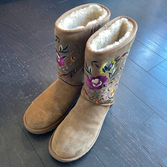 UGG Shoes - UGG Juliette Classic Tall Boot Womens 9 Chestnut Brown Suede Floral Embroidery